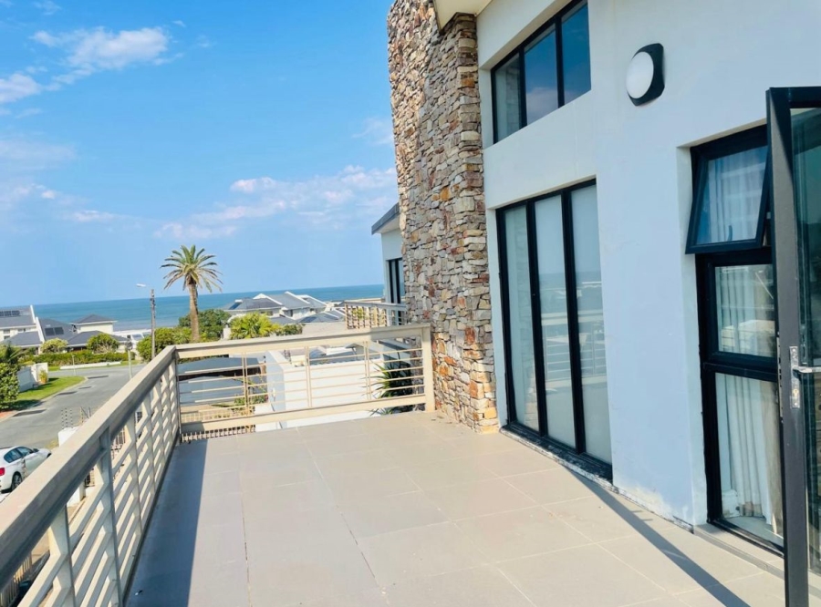 5 Bedroom Property for Sale in Gonubie Eastern Cape